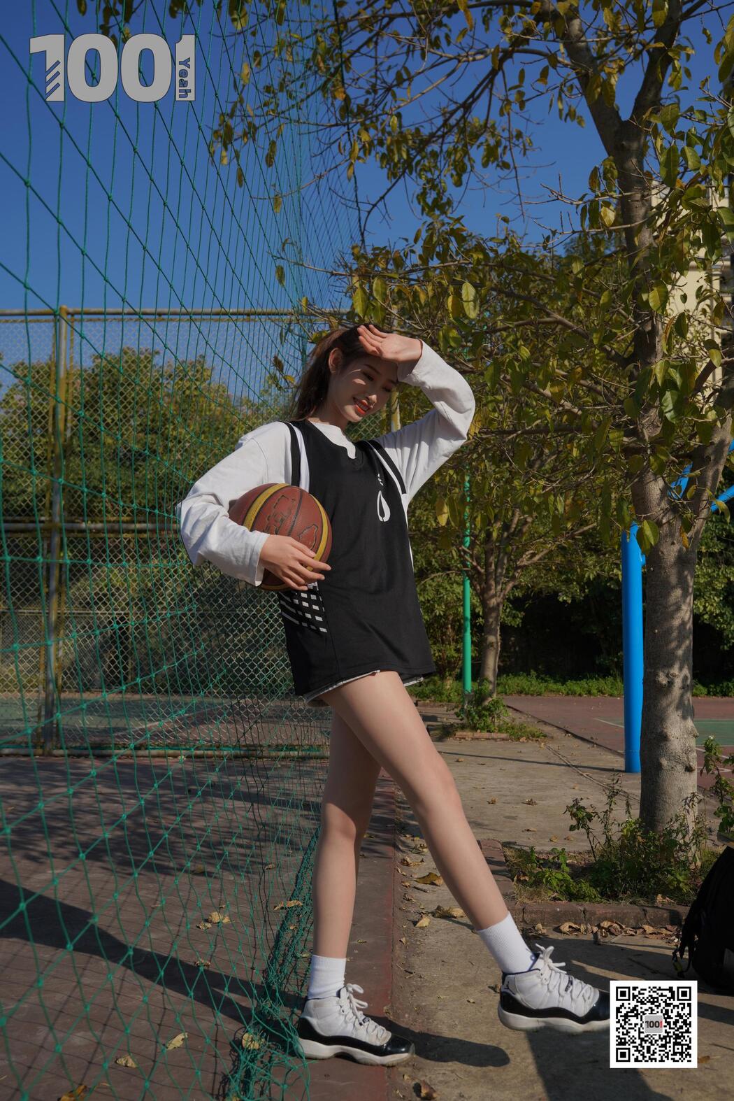 [IESS One Thousand and One Nights] Model Strawberry "Playing Basketball with Girlfriend 2" with beautiful legs in stockings