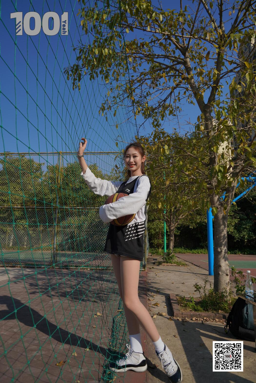 [IESS One Thousand and One Nights] Model Strawberry "Playing Basketball with Girlfriend 2" with beautiful legs in stockings