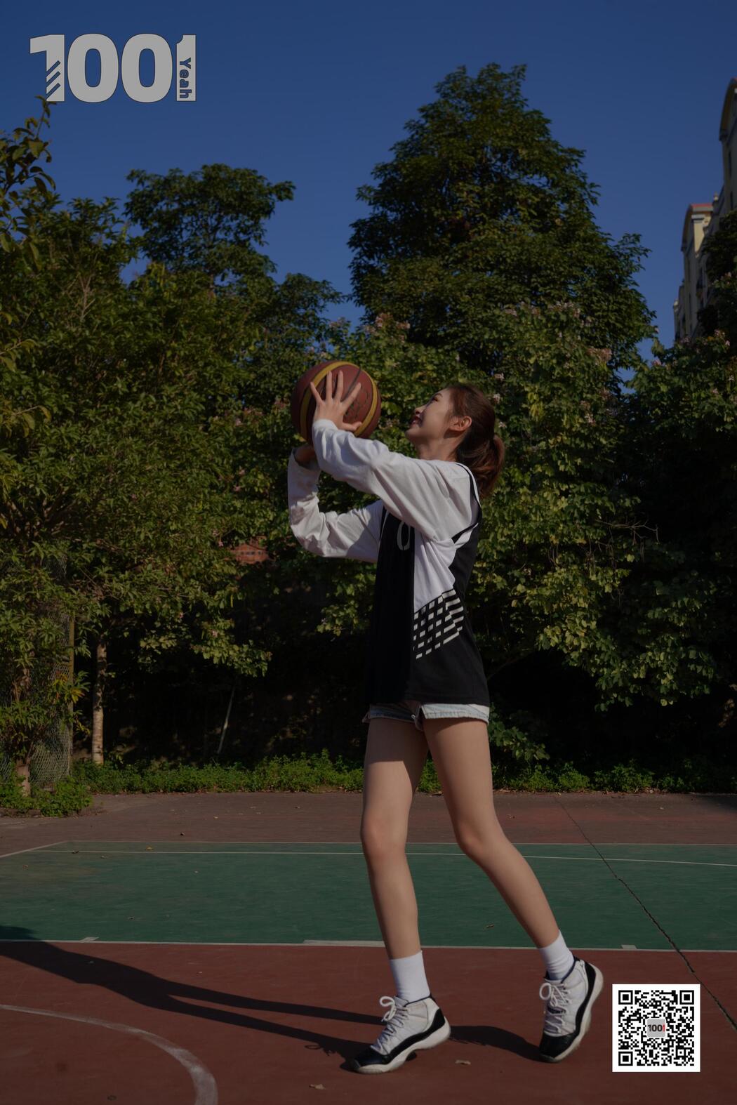 [IESS One Thousand and One Nights] Model Strawberry "Playing Basketball with Girlfriend 2" with beautiful legs in stockings