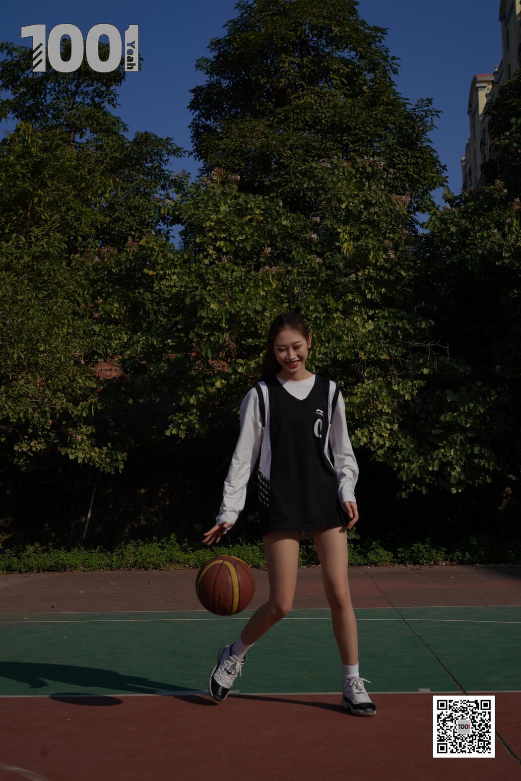 [IESS One Thousand and One Nights] Model Strawberry "Playing Basketball with Girlfriend 2" with beautiful legs in stockings