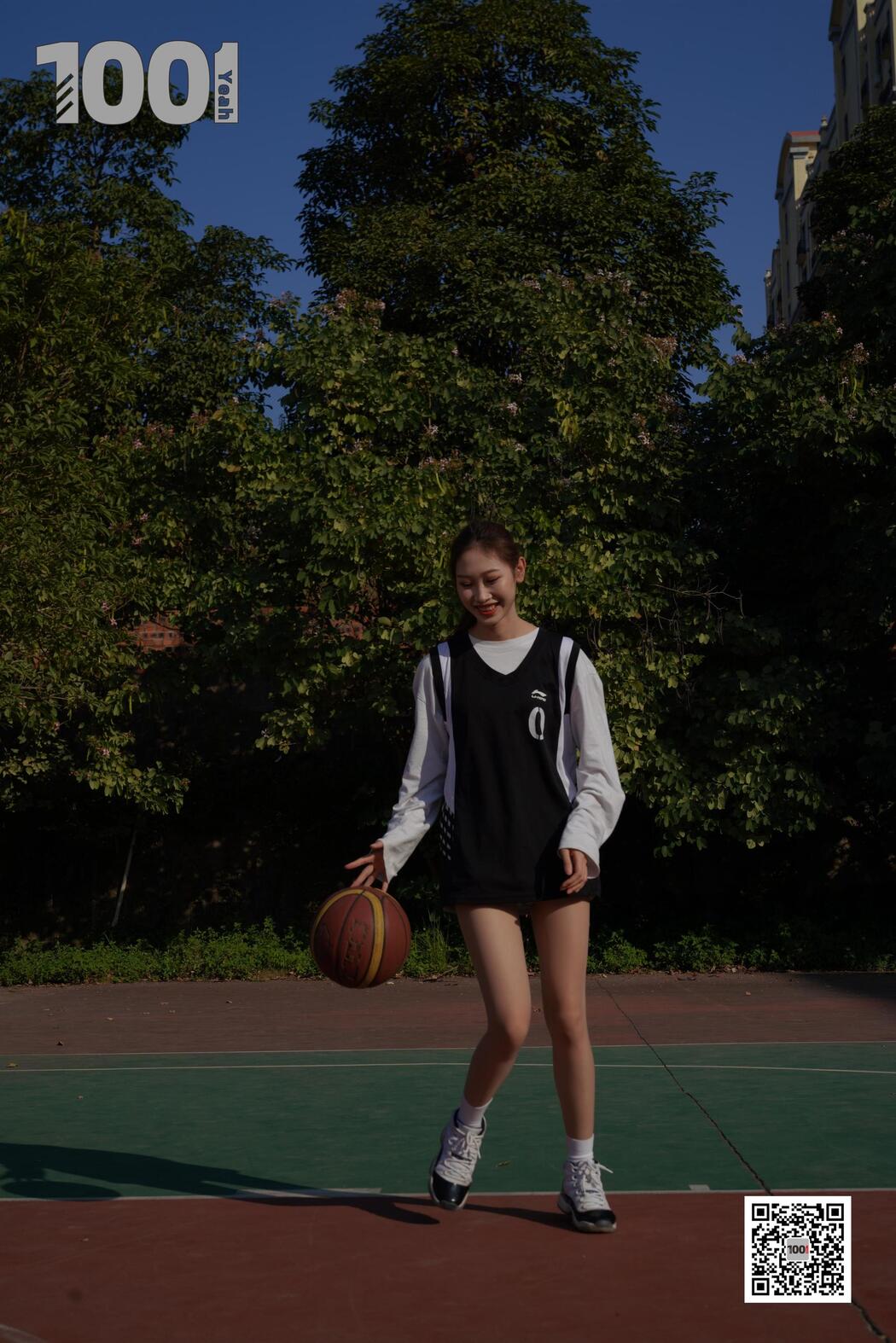 [IESS One Thousand and One Nights] Model Strawberry "Playing Basketball with Girlfriend 2" with beautiful legs in stockings