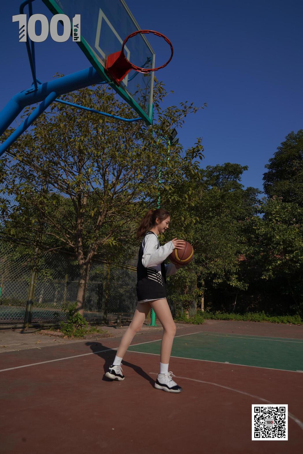 [IESS One Thousand and One Nights] Model Strawberry "Playing Basketball with Girlfriend 2" with beautiful legs in stockings