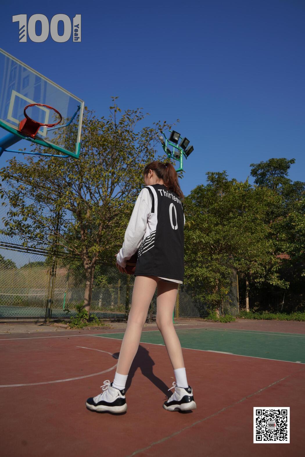 [IESS One Thousand and One Nights] Model Strawberry "Playing Basketball with Girlfriend 2" with beautiful legs in stockings