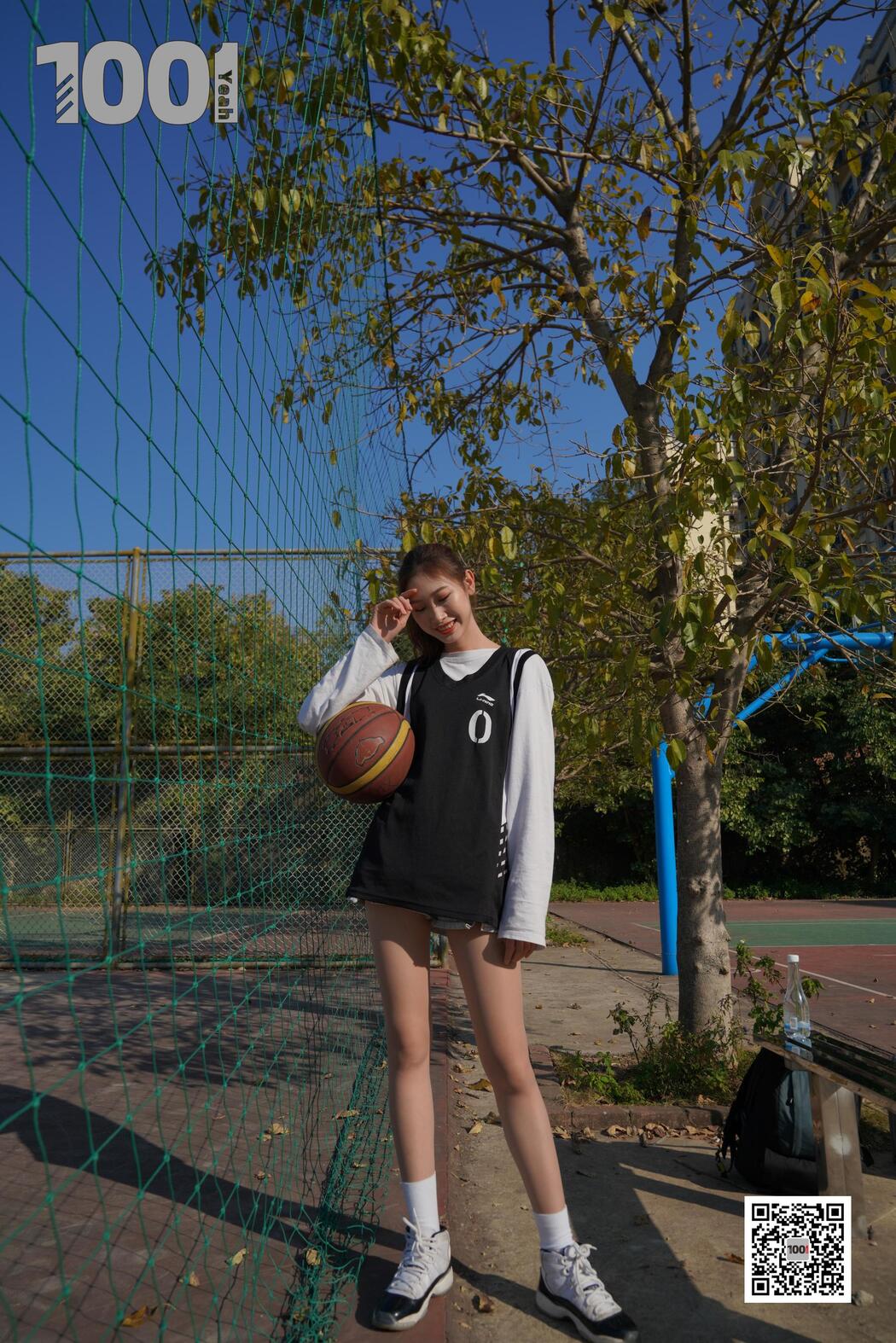 [IESS One Thousand and One Nights] Model Strawberry "Playing Basketball with Girlfriend 2" with beautiful legs in stockings