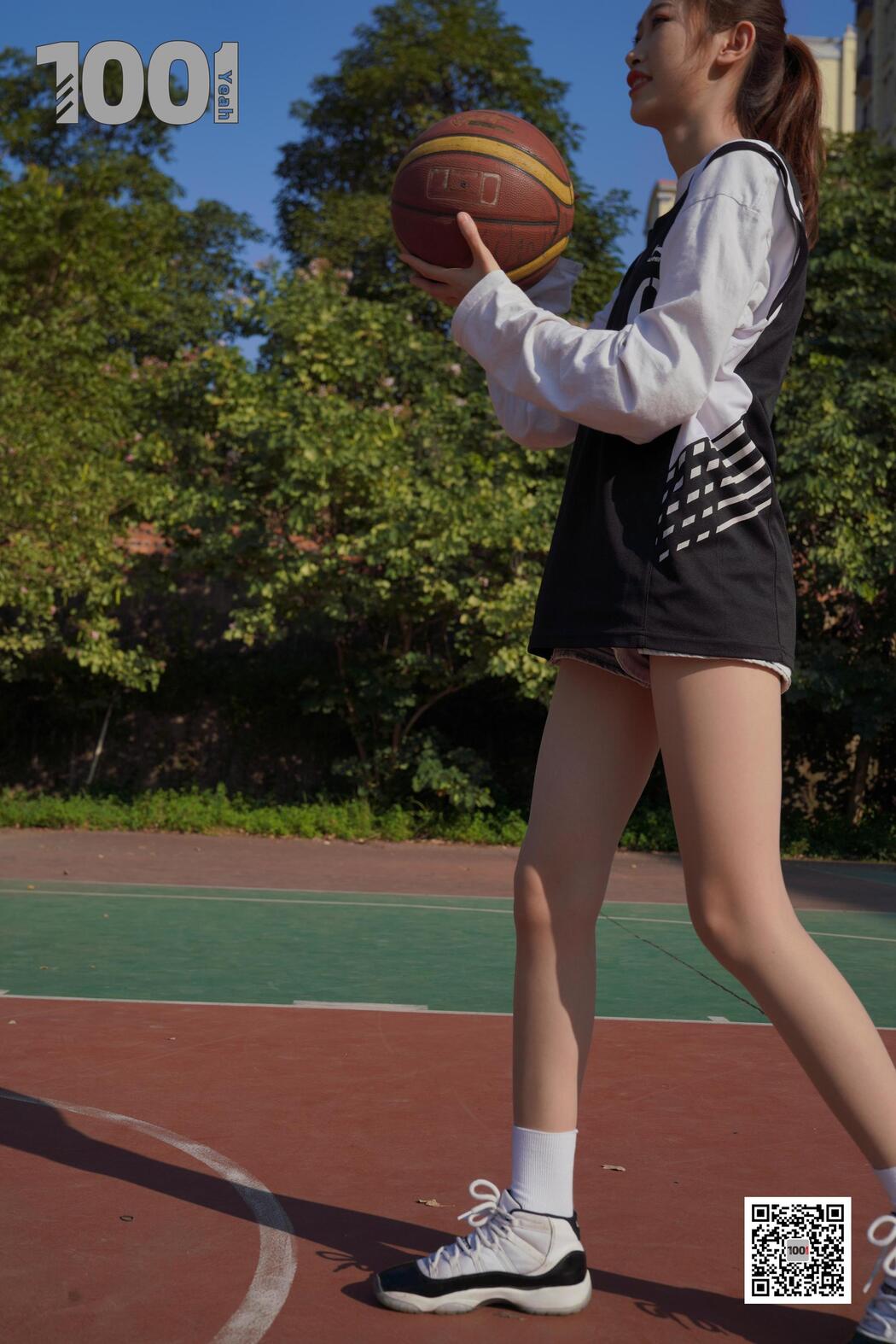 [IESS One Thousand and One Nights] Model Strawberry "Playing Basketball with Girlfriend 2" with beautiful legs in stockings