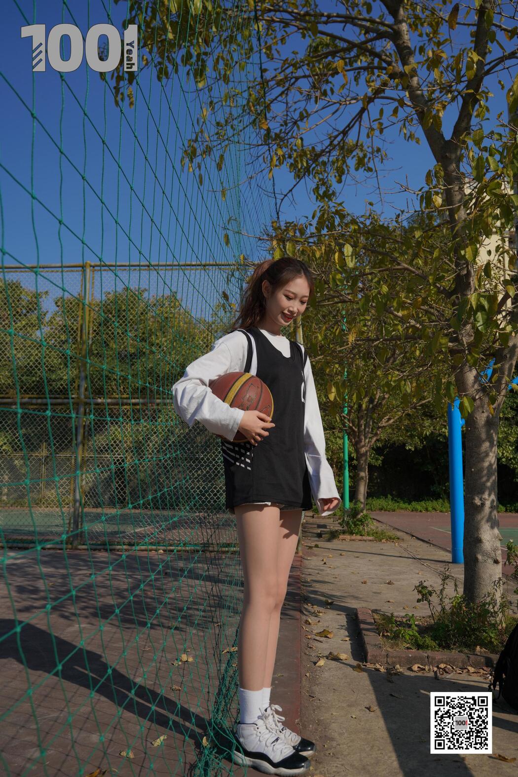 [IESS One Thousand and One Nights] Model Strawberry "Playing Basketball with Girlfriend 2" with beautiful legs in stockings