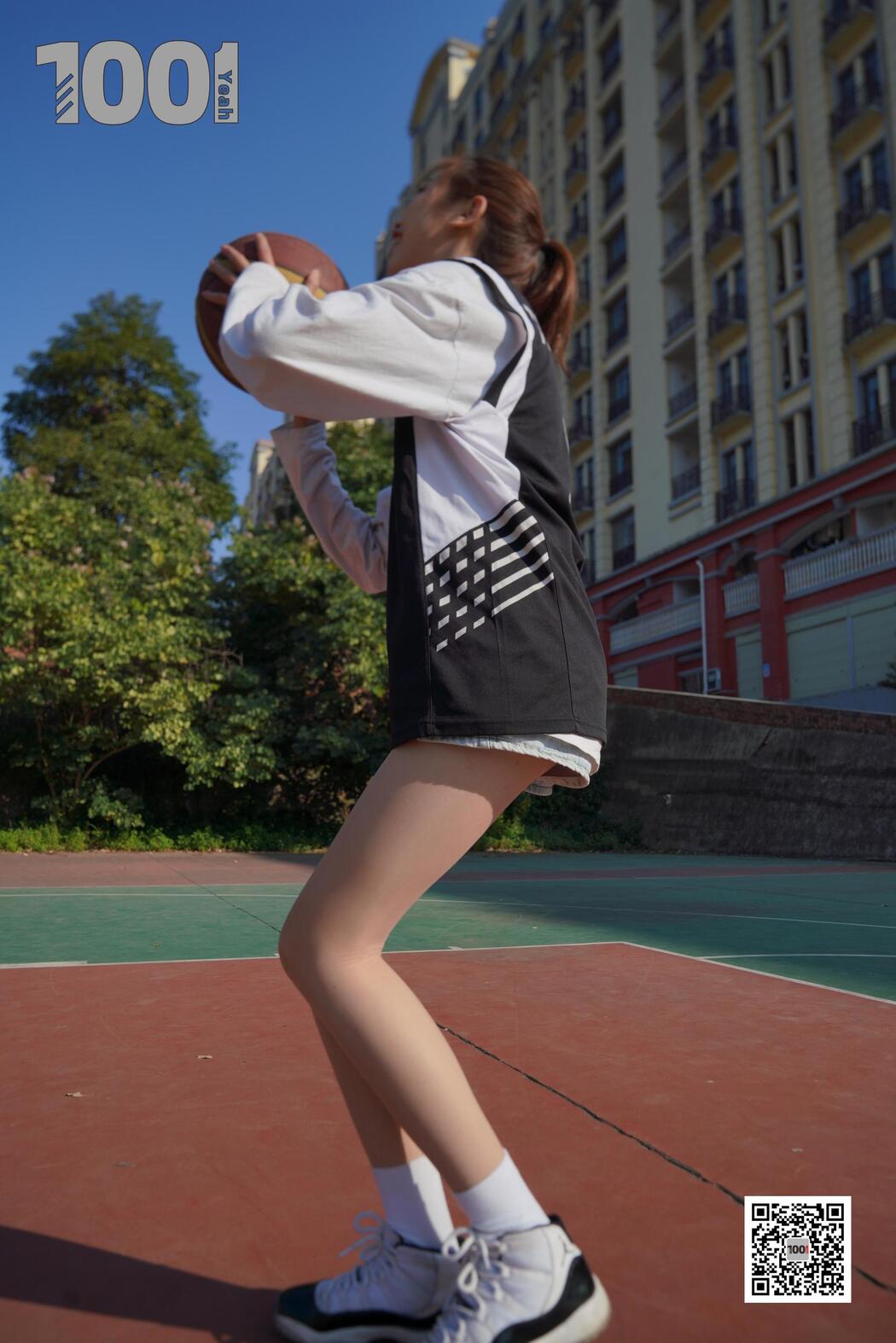 [IESS One Thousand and One Nights] Model Strawberry "Playing Basketball with Girlfriend 2" with beautiful legs in stockings