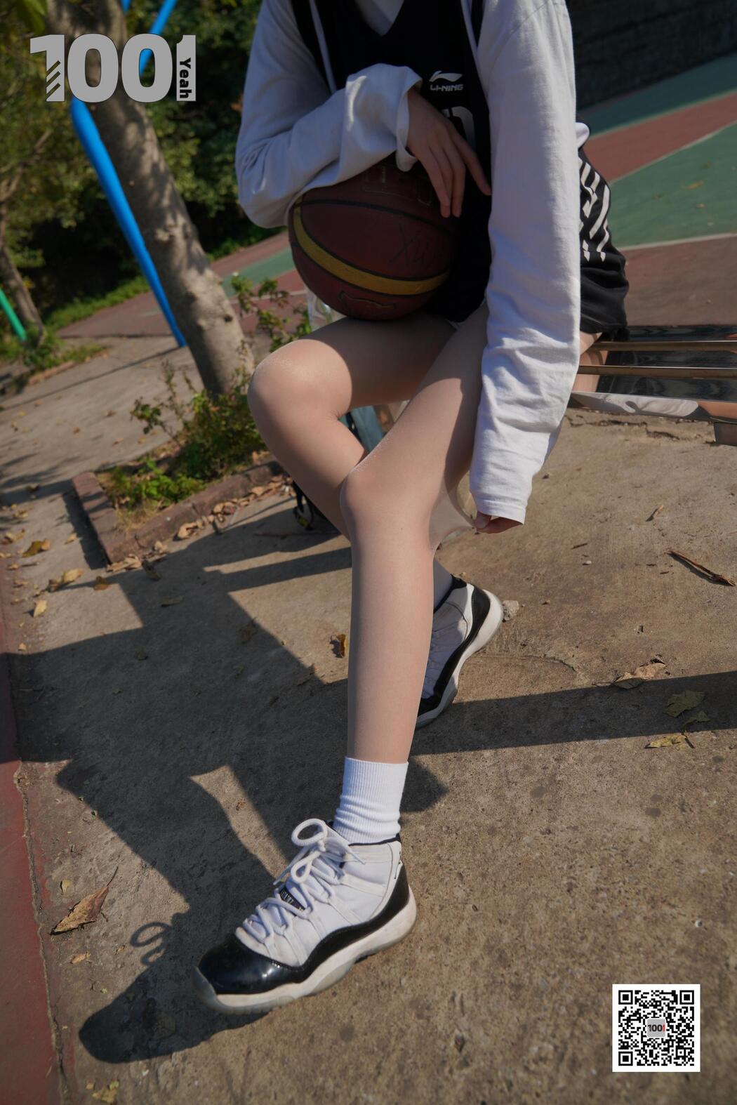 [IESS One Thousand and One Nights] Model Strawberry "Playing Basketball with Girlfriend 2" with beautiful legs in stockings