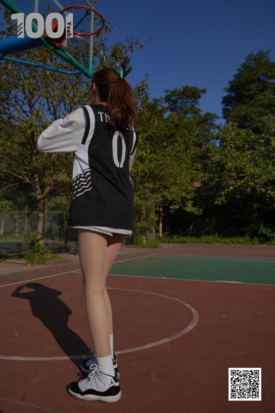 [IESS One Thousand and One Nights] Model Strawberry "Playing Basketball with Girlfriend 2" with beautiful legs in stockings