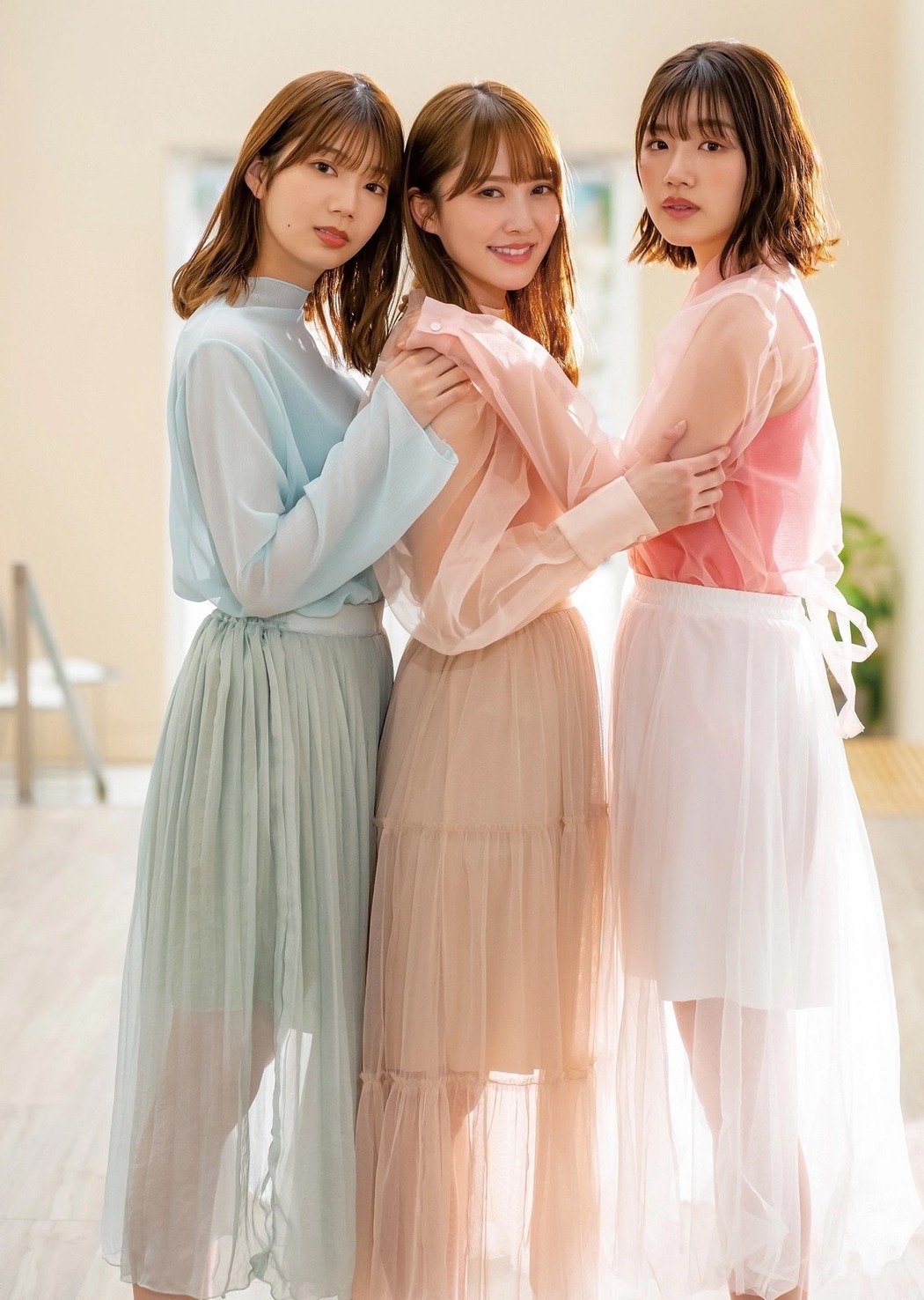 加藤史帆, 佐々木美玲, 高本彩花, Young Jump 2021 No.26 (ヤングジャンプ 2021年26号)