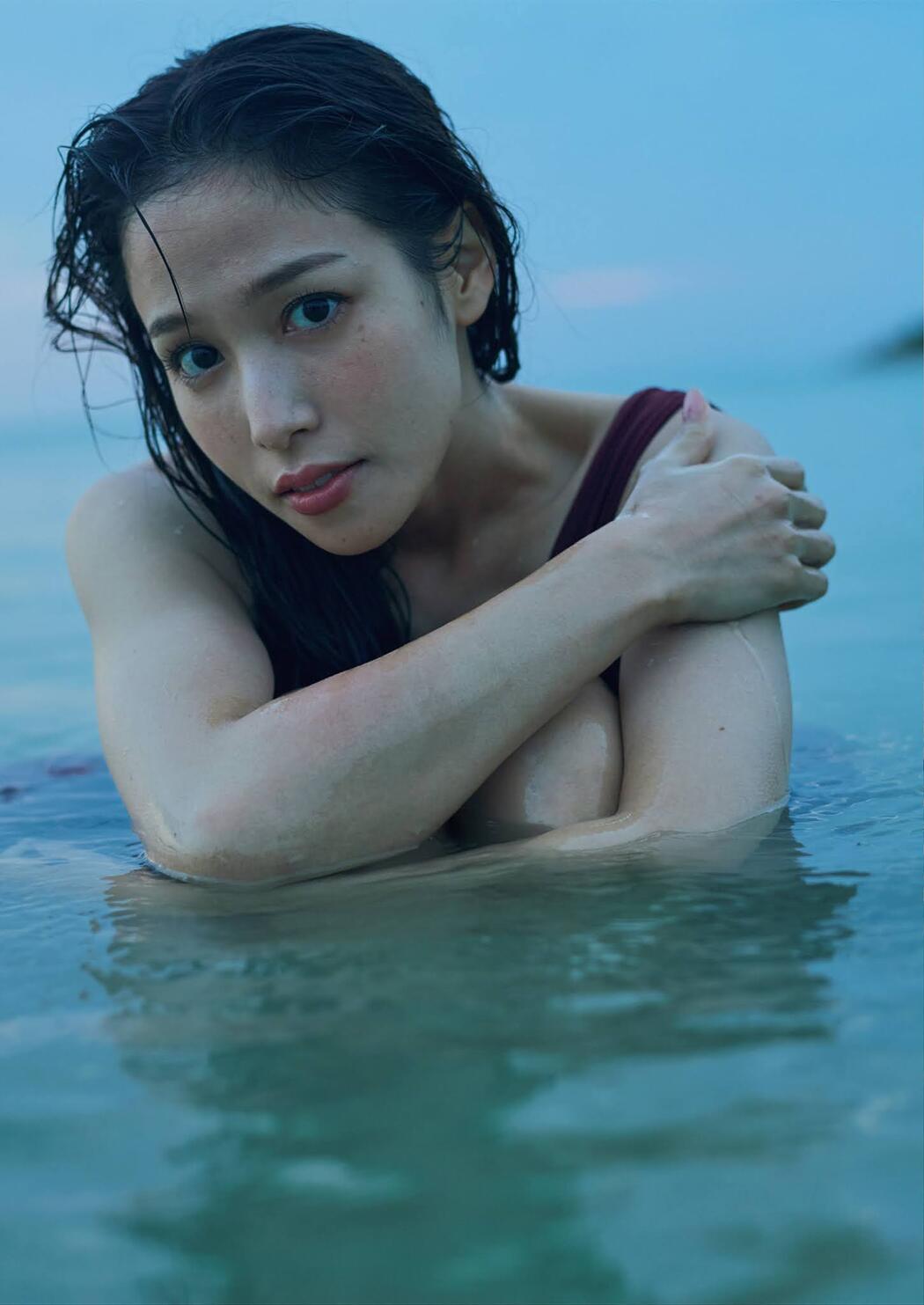Reina Sumi 鷲見玲奈, Weekly Playboy 2021 No.33-34 (週刊プレイボーイ 2021年33-34号)