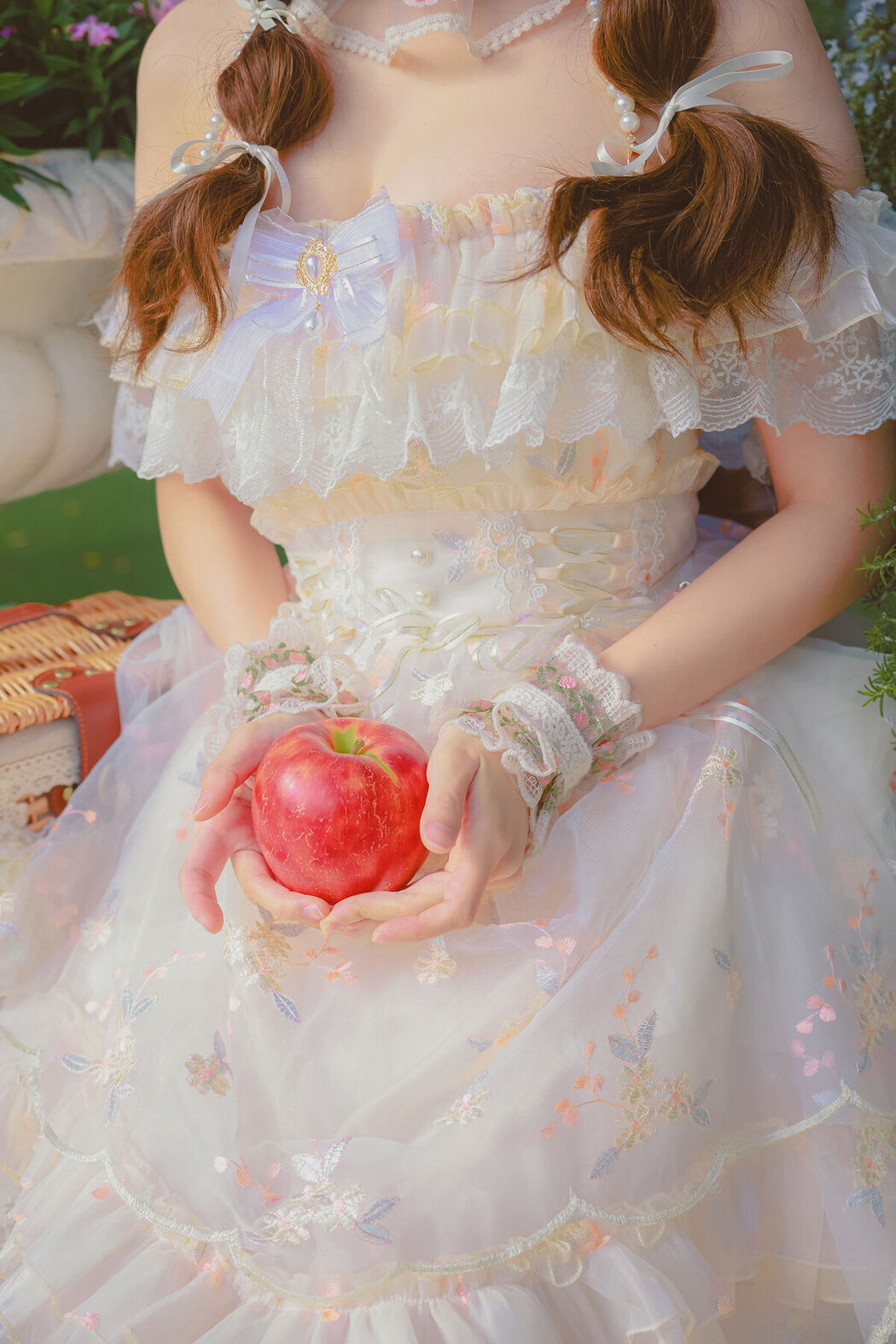 Coser@Elyee 2024年5月 – B.Red Panda And Apple
