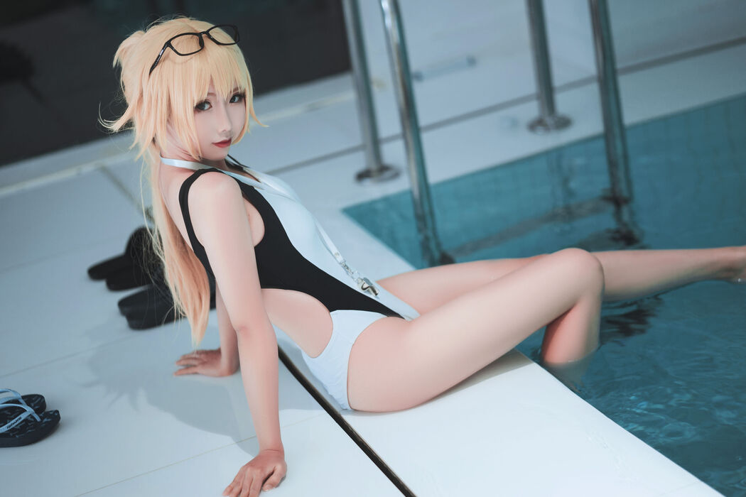 [COS Welfare] Cute and popular Coser Noodle Fairy - Joan of Arc Swimsuit