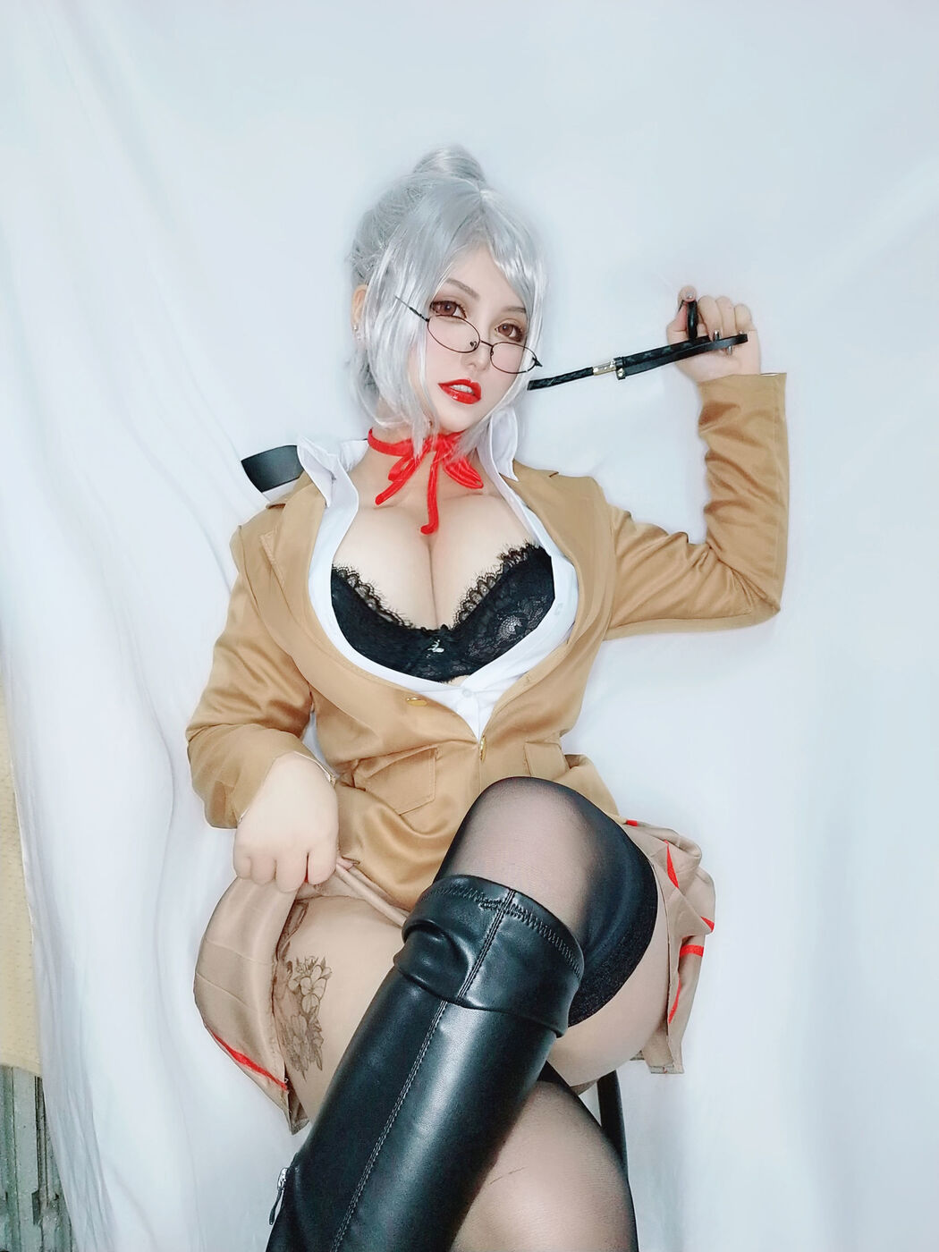 [网红Coser] Xia Gege does not want to get up "Vice President"