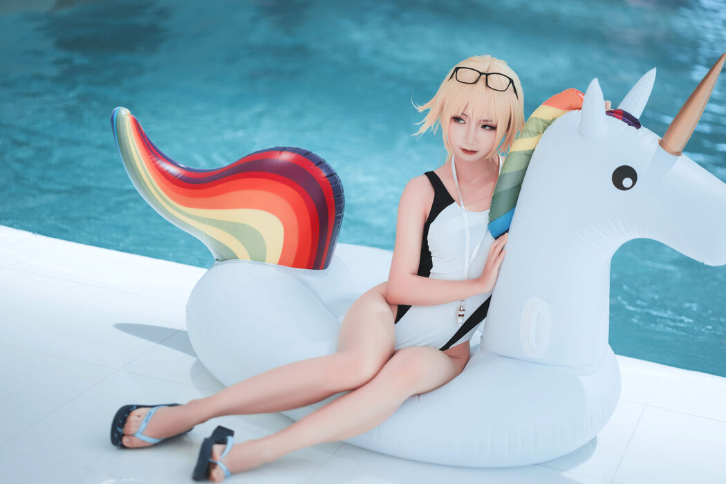 [COS Welfare] Cute and popular Coser Noodle Fairy - Joan of Arc Swimsuit