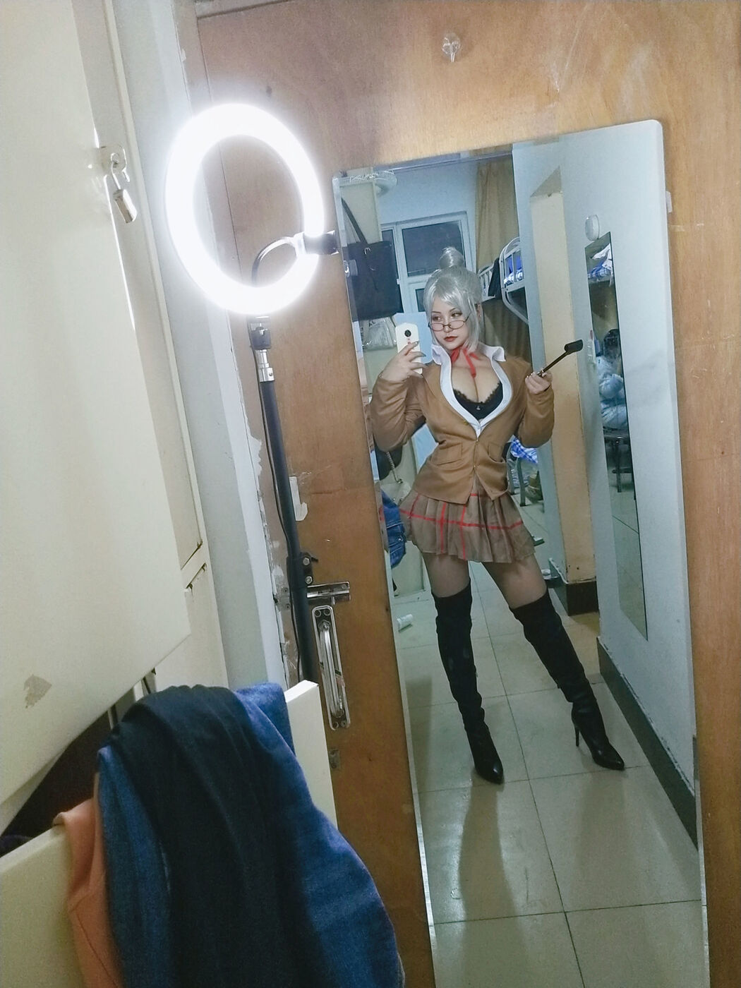 [网红Coser] Xia Gege does not want to get up "Vice President"