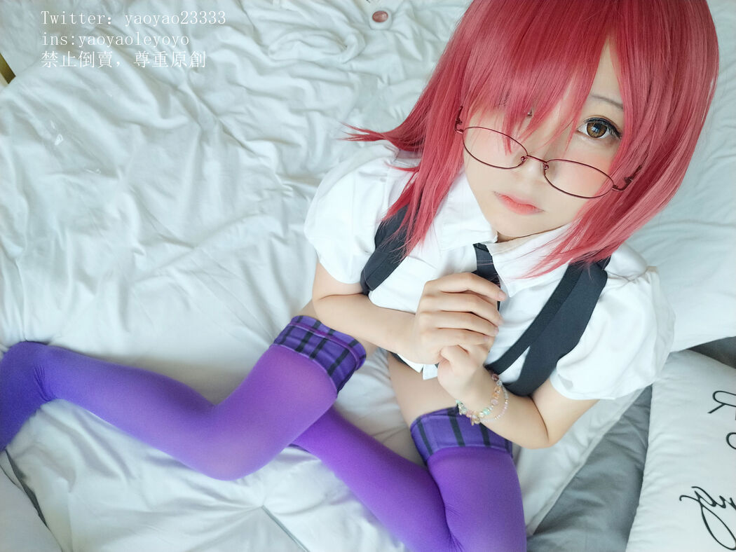 [COS Welfare] Cute girl Coser shakes yoyo - witch