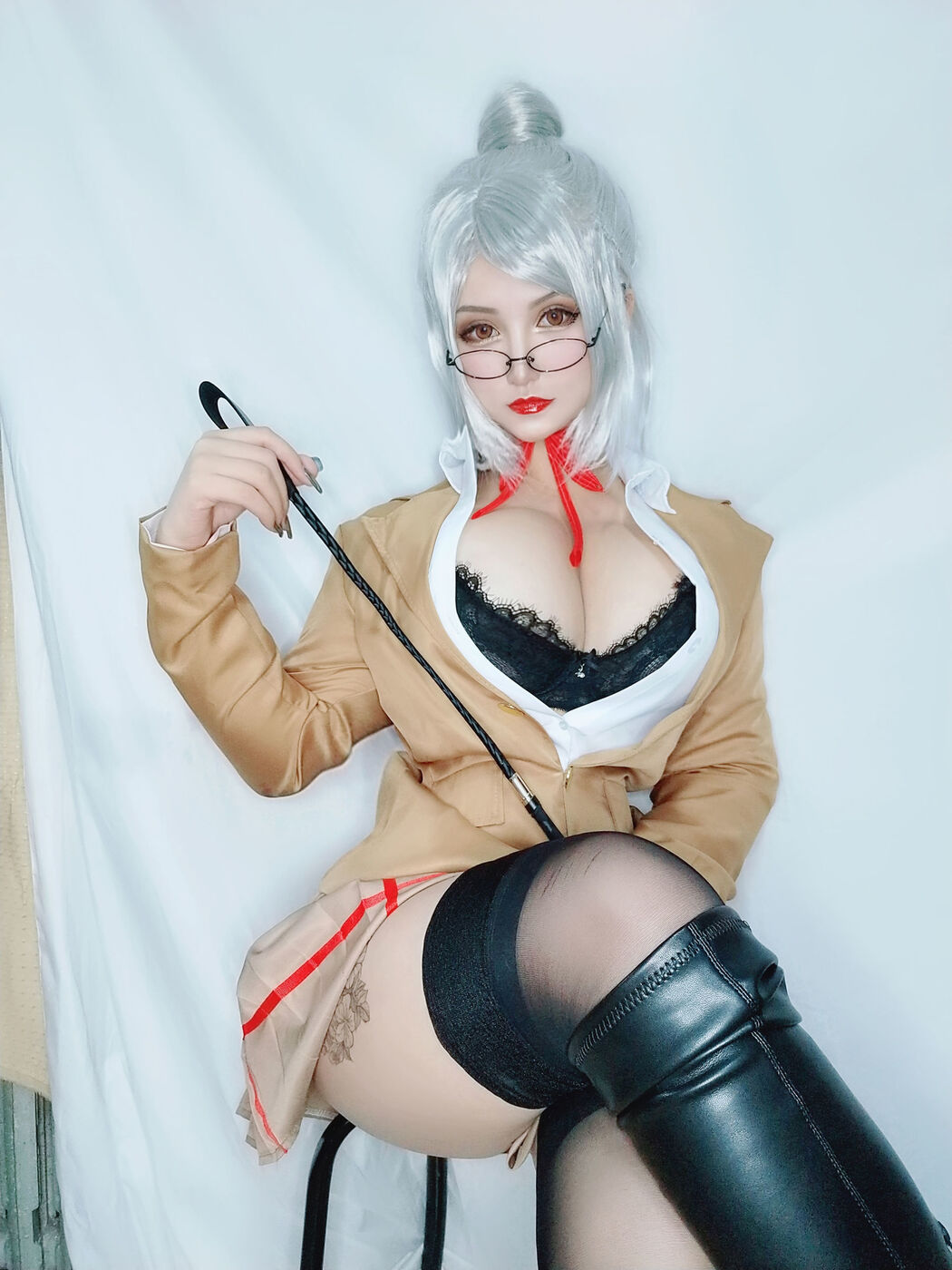 [网红Coser] Xia Gege does not want to get up "Vice President"