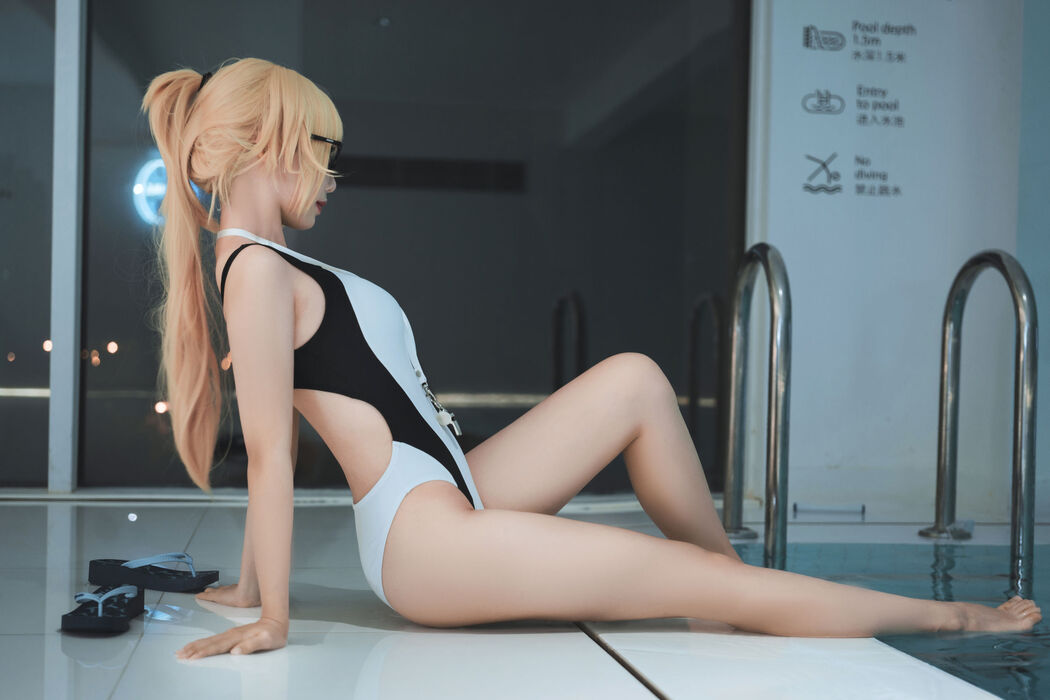 [COS Welfare] Cute and popular Coser Noodle Fairy - Joan of Arc Swimsuit