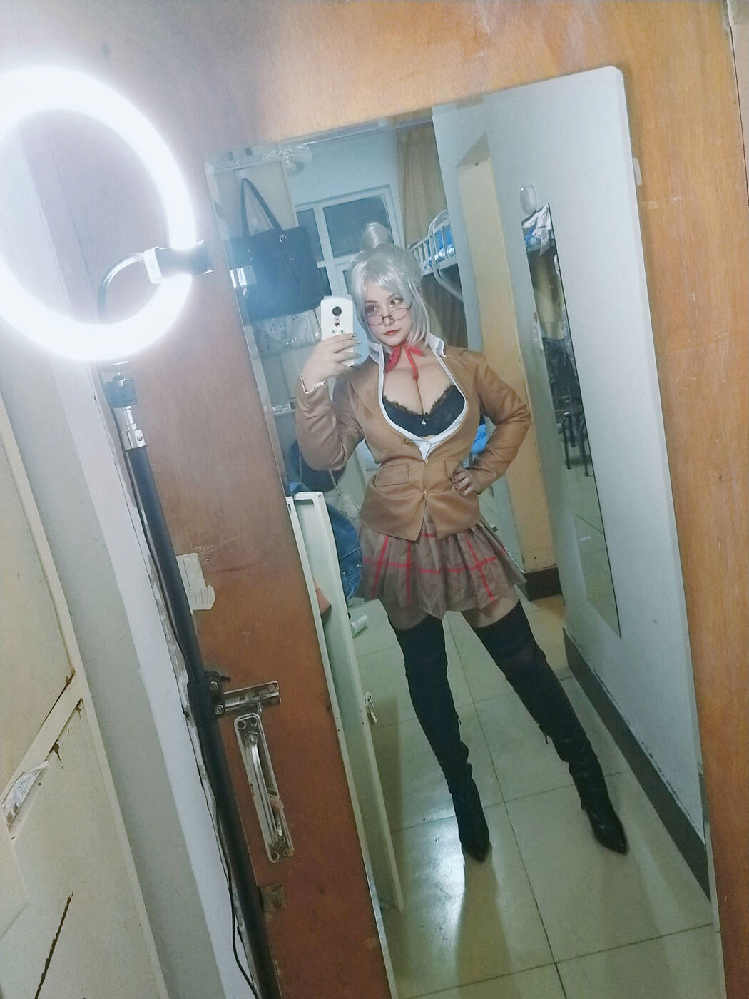 [网红Coser] Xia Gege does not want to get up "Vice President"