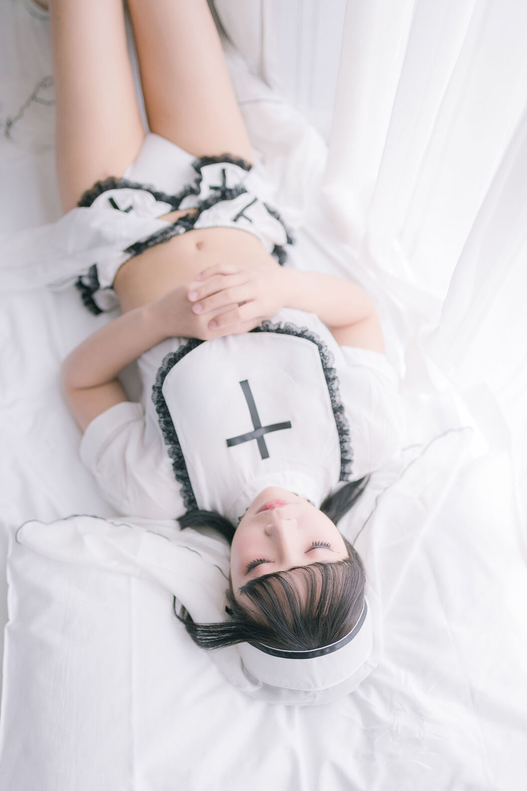 COSER takes away Mo Ziaa "Pure White Nun" [COSPLAY Beauty]