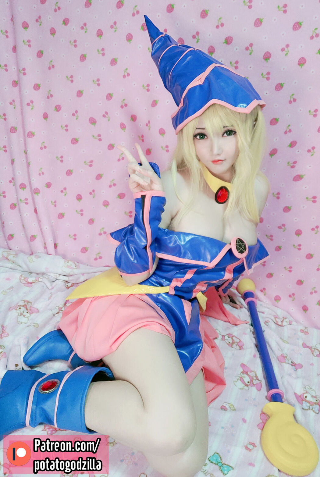 [COS Welfare] Miss Coser Potato Godzilla - Dark Magician Girl