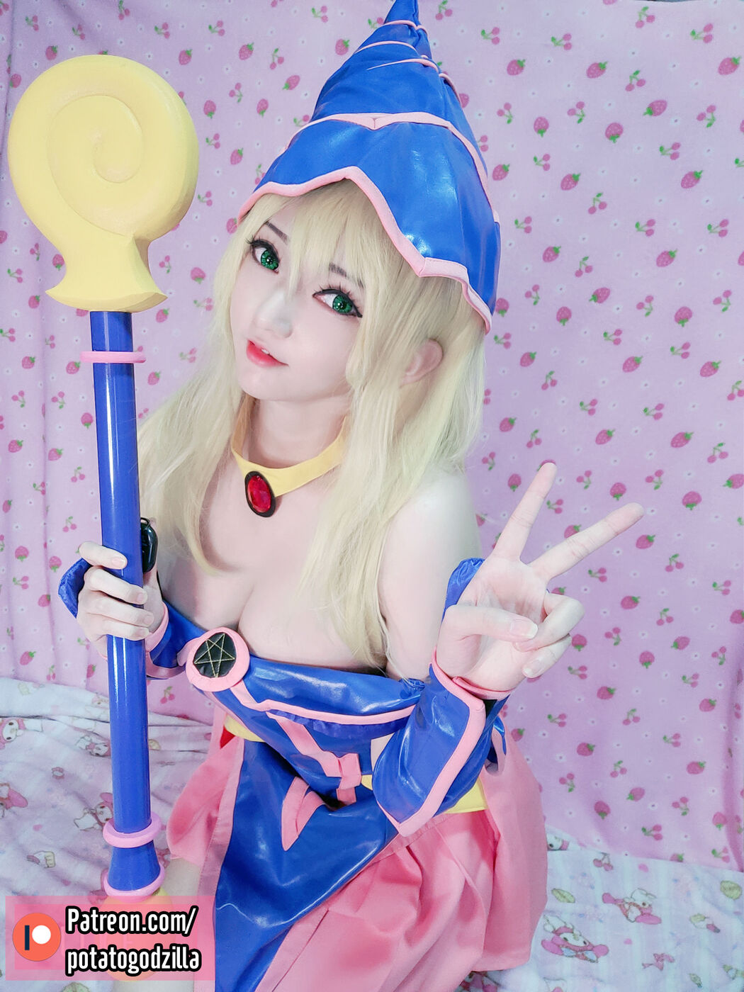 [COS Welfare] Miss Coser Potato Godzilla - Dark Magician Girl