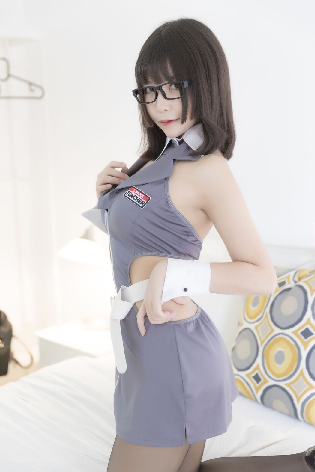 [网红美女Coser] Hold Mo Zi aa "Black Silk Uniform"