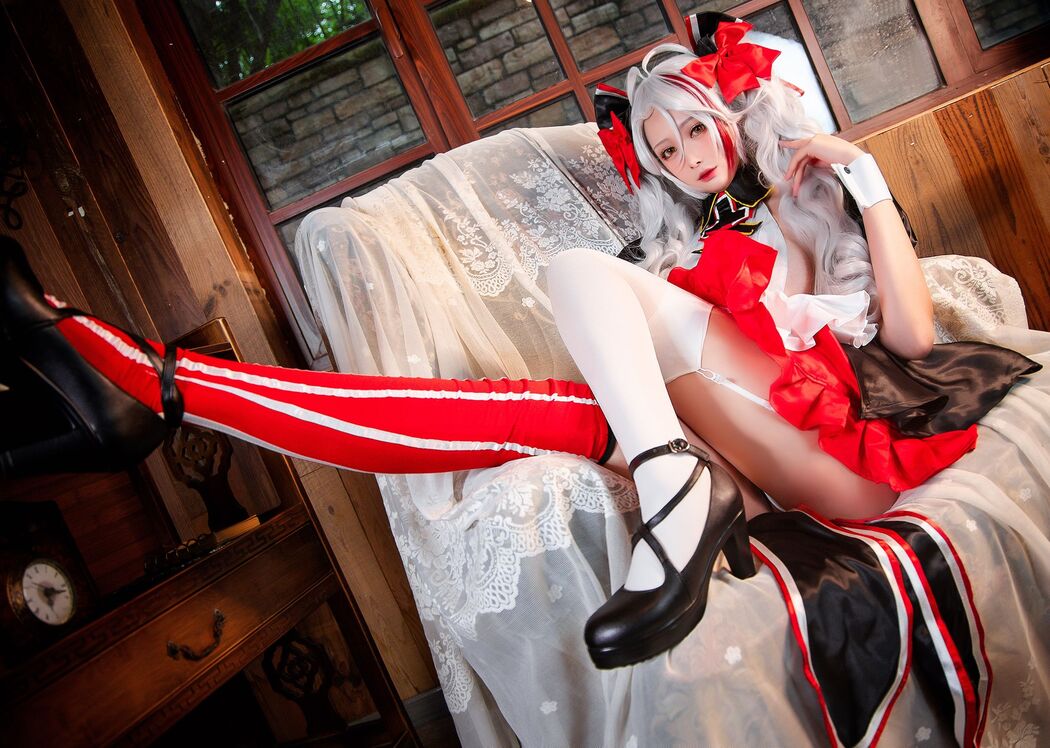 [COS Welfare] High-value coser Nian Nian_D - Azur Lane Prince Eugen
