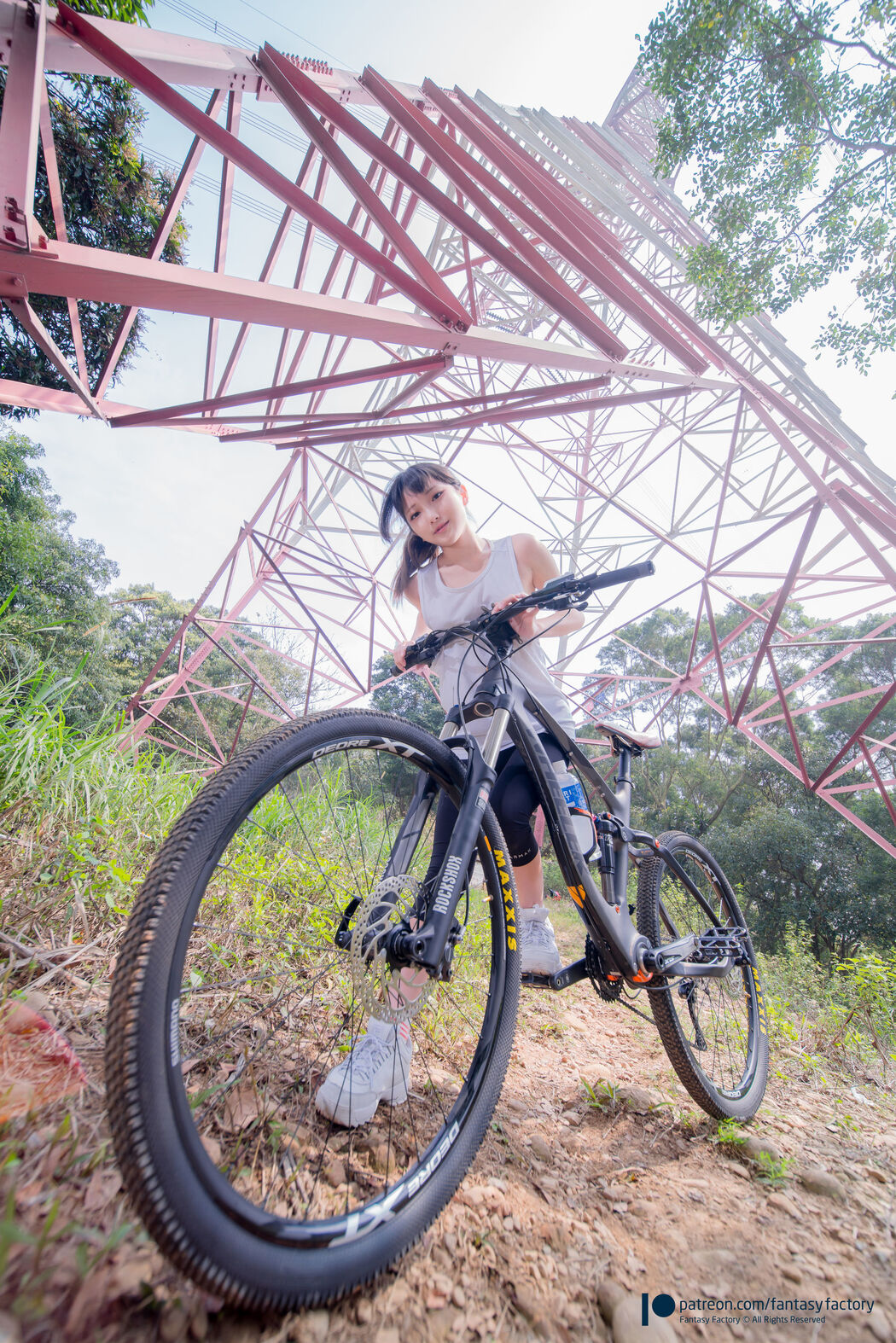 COSER Xiaoding "Bicycle Girl Vinyl Sexy Net Shirt" [Fantasy Factory]