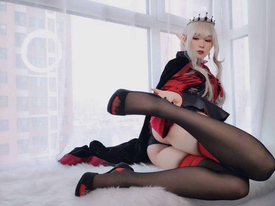 COSER Silver 81 "Royal Vampire" [COSPLAY Girl]