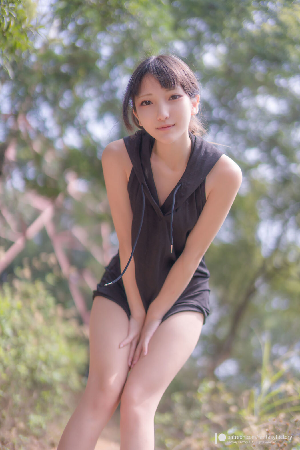 COSER Xiaoding "Bicycle Girl Vinyl Sexy Net Shirt" [Fantasy Factory]