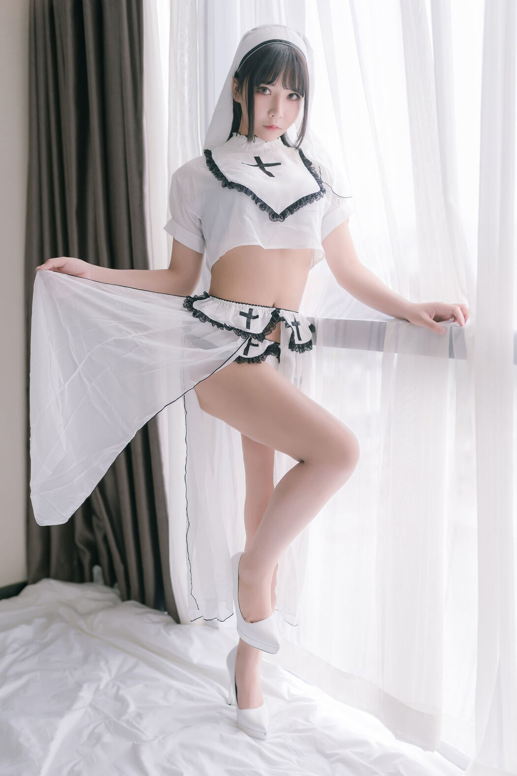 COSER takes away Mo Ziaa "Pure White Nun" [COSPLAY Beauty]