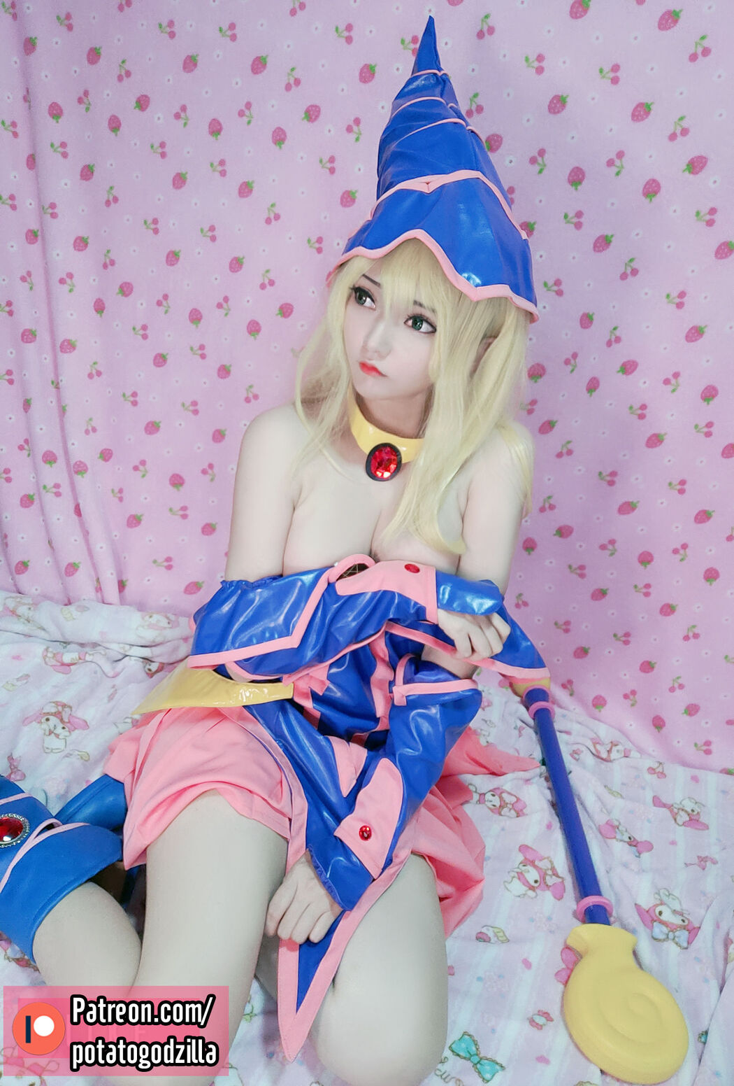 [COS Welfare] Miss Coser Potato Godzilla - Dark Magician Girl