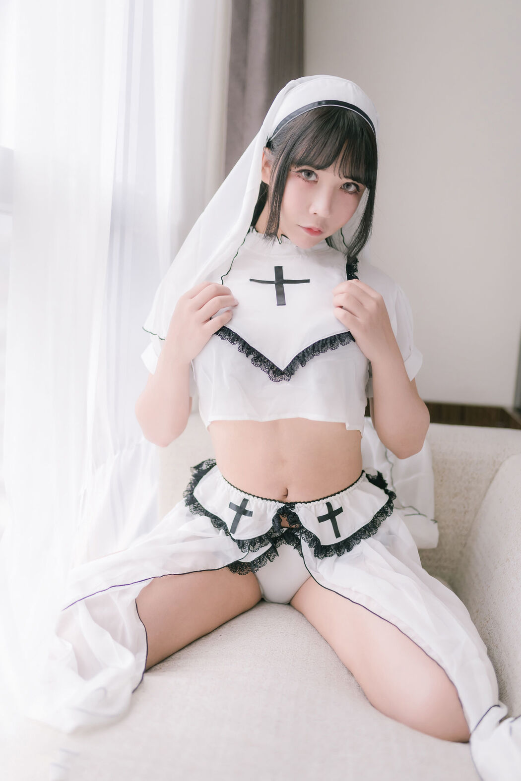 COSER takes away Mo Ziaa "Pure White Nun" [COSPLAY Beauty]