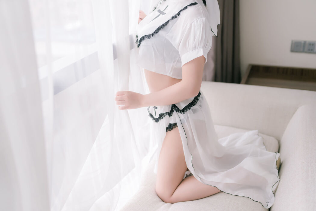 COSER takes away Mo Ziaa "Pure White Nun" [COSPLAY Beauty]