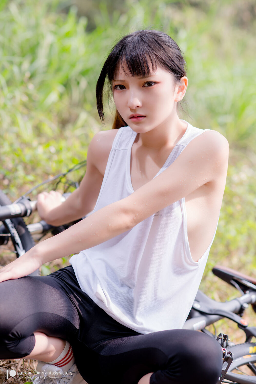 COSER Xiaoding "Bicycle Girl Vinyl Sexy Net Shirt" [Fantasy Factory]