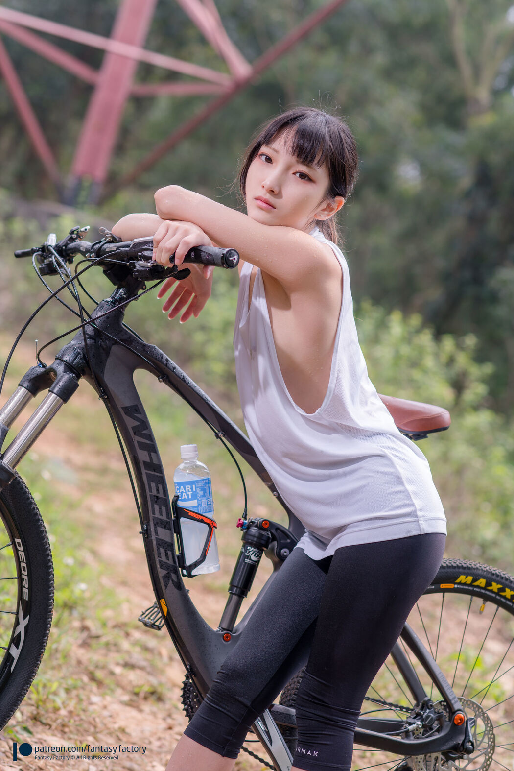 COSER Xiaoding "Bicycle Girl Vinyl Sexy Net Shirt" [Fantasy Factory]