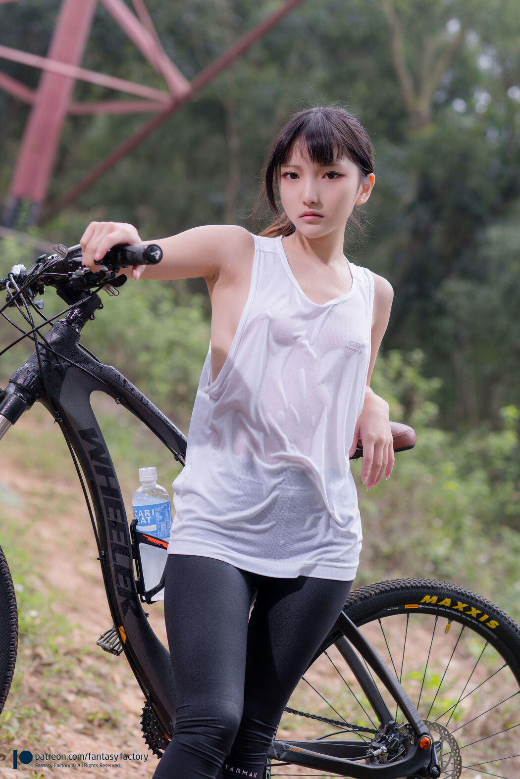 COSER Xiaoding "Bicycle Girl Vinyl Sexy Net Shirt" [Fantasy Factory]