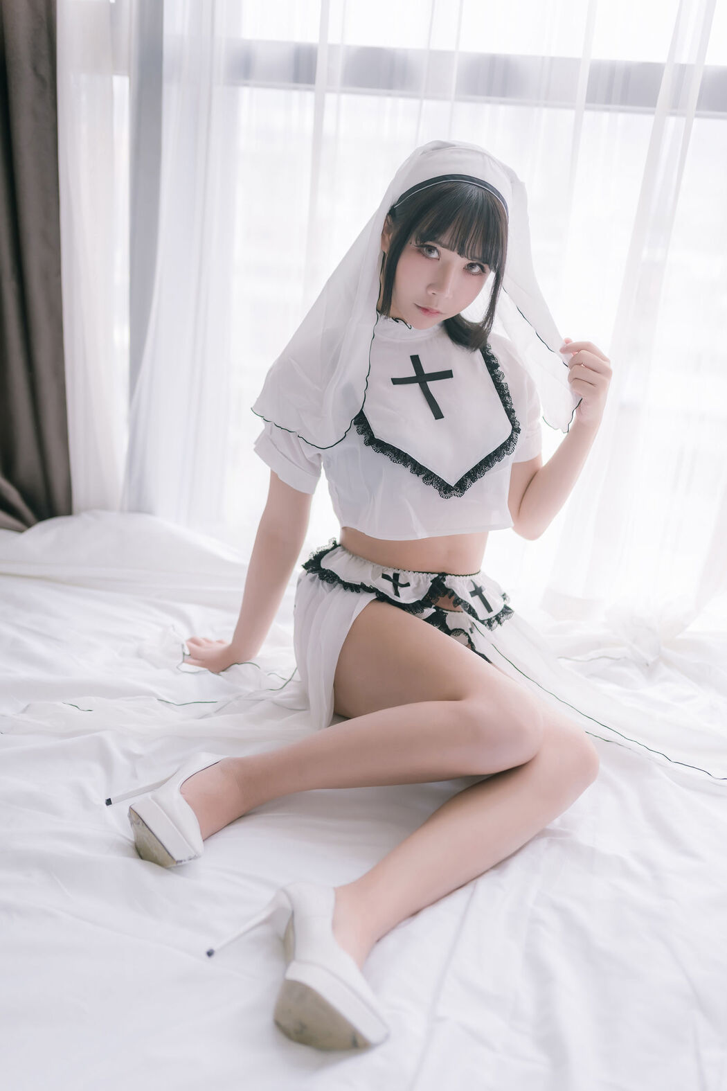 COSER takes away Mo Ziaa "Pure White Nun" [COSPLAY Beauty]
