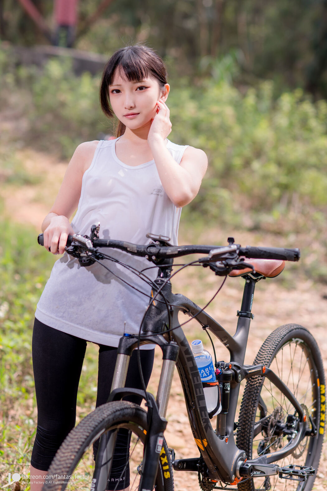 COSER Xiaoding "Bicycle Girl Vinyl Sexy Net Shirt" [Fantasy Factory]
