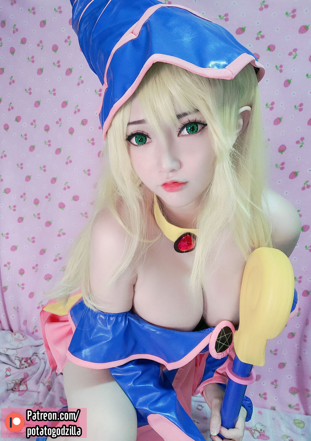 [COS Welfare] Miss Coser Potato Godzilla - Dark Magician Girl