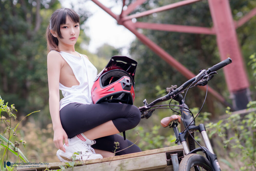 COSER Xiaoding "Bicycle Girl Vinyl Sexy Net Shirt" [Fantasy Factory]