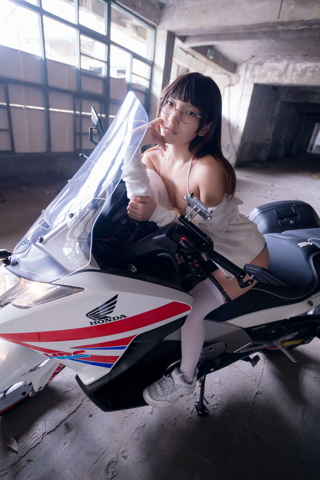 COSER Xiaoding "JK Uniform + Sailor Bunny Outside Shooting" [Fantasy Factory]