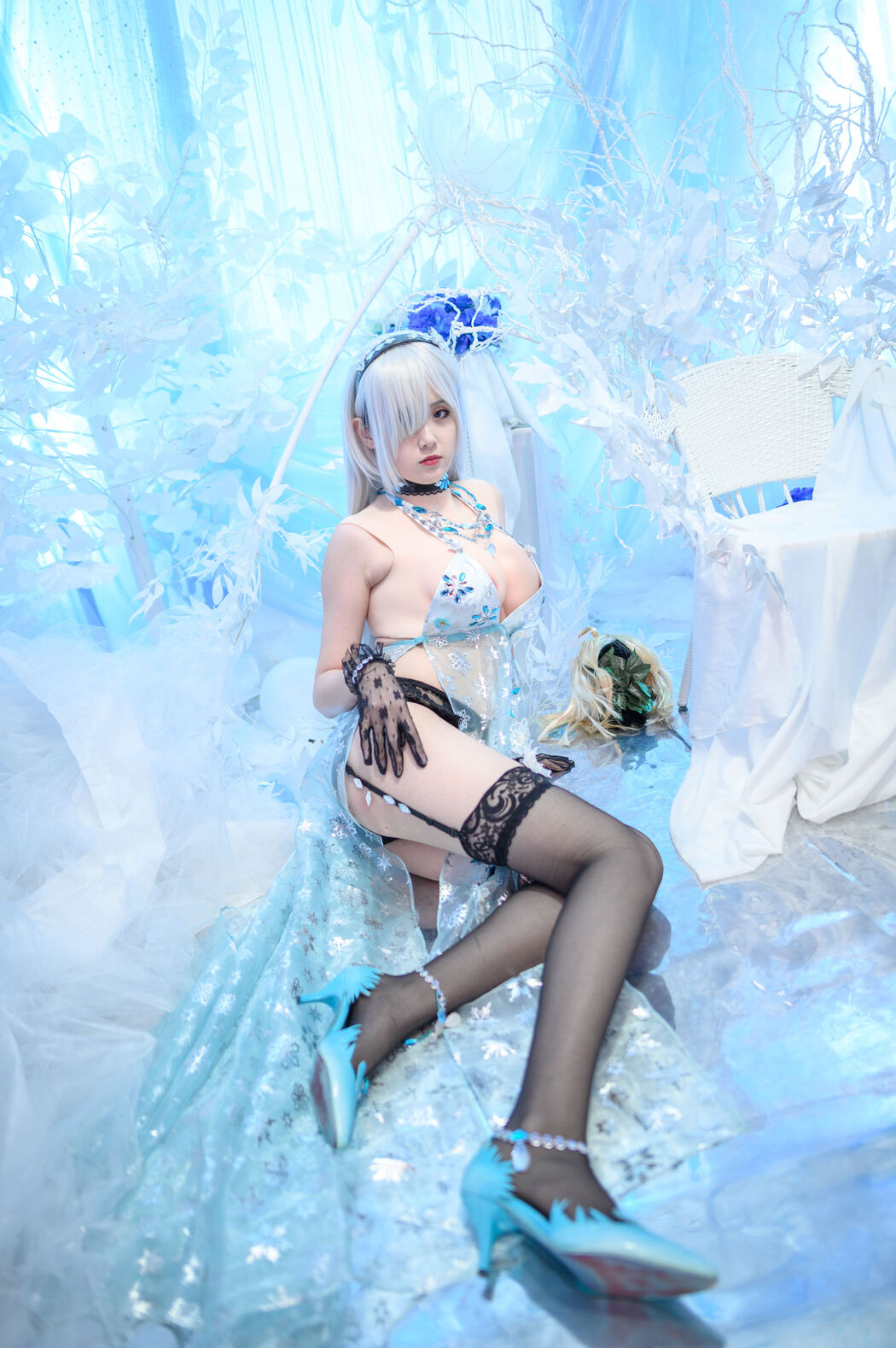 Coser Akisoso "The Queen" Cover Photo