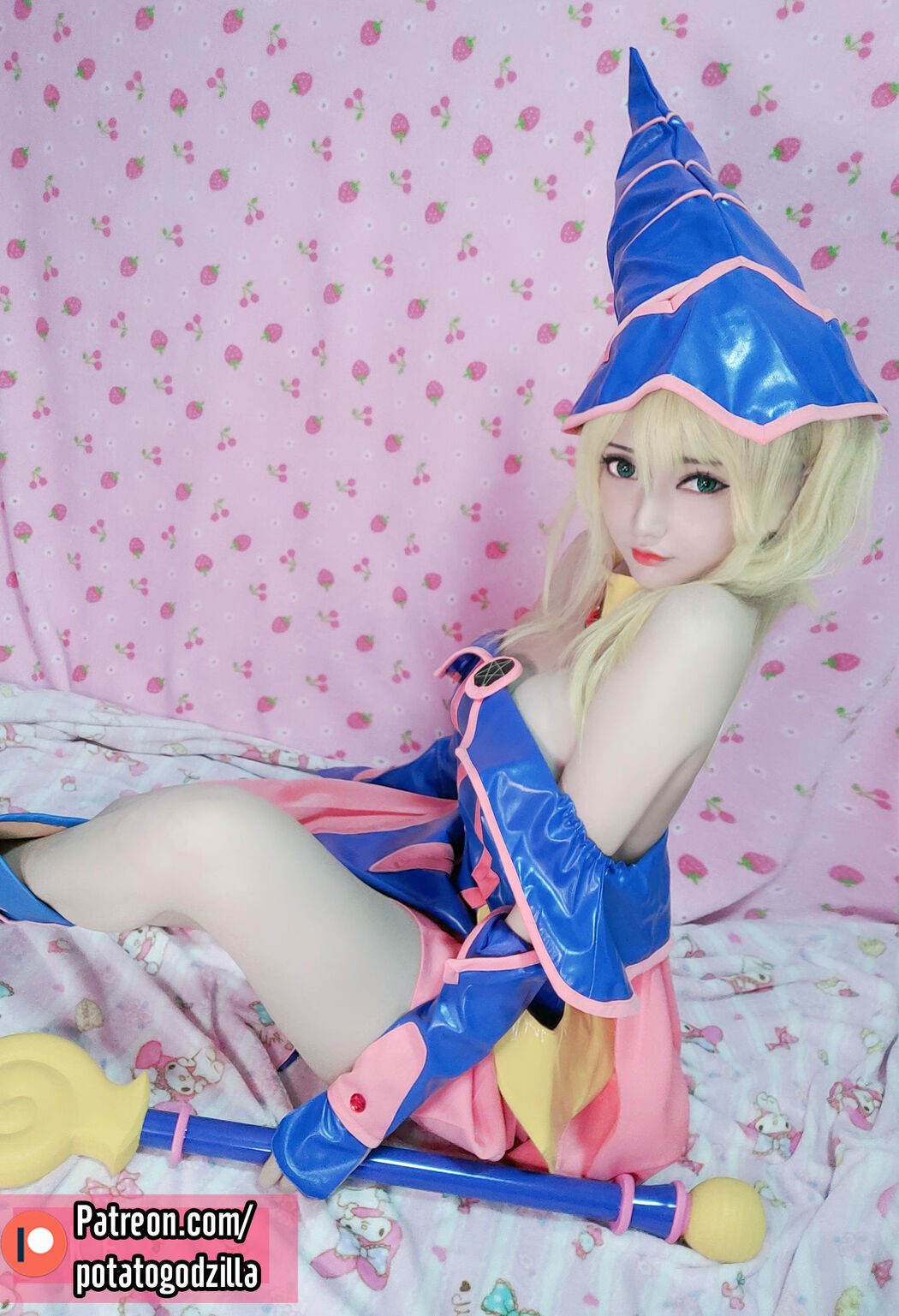 [COS Welfare] Miss Coser Potato Godzilla - Dark Magician Girl