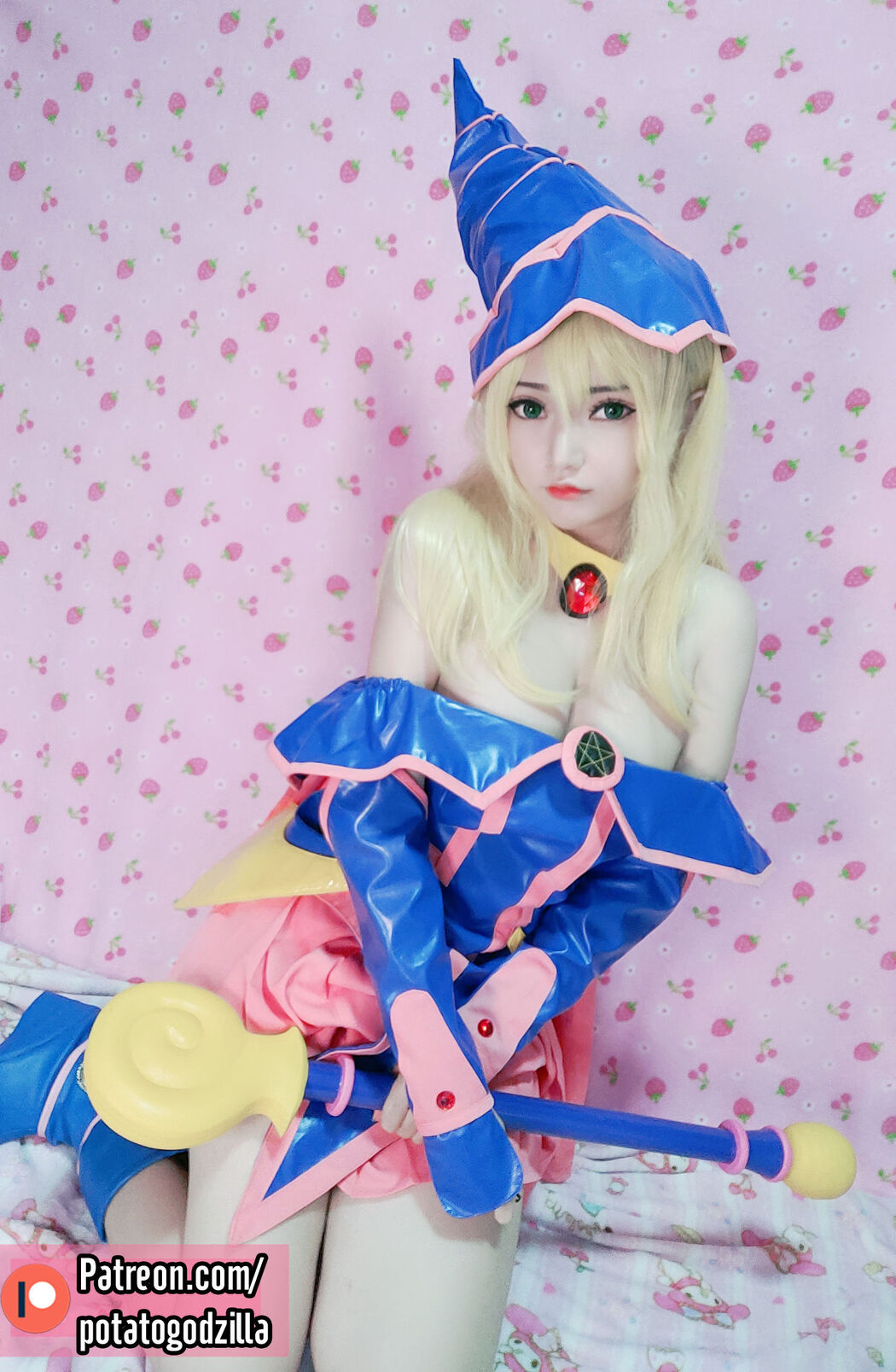 [COS Welfare] Miss Coser Potato Godzilla - Dark Magician Girl