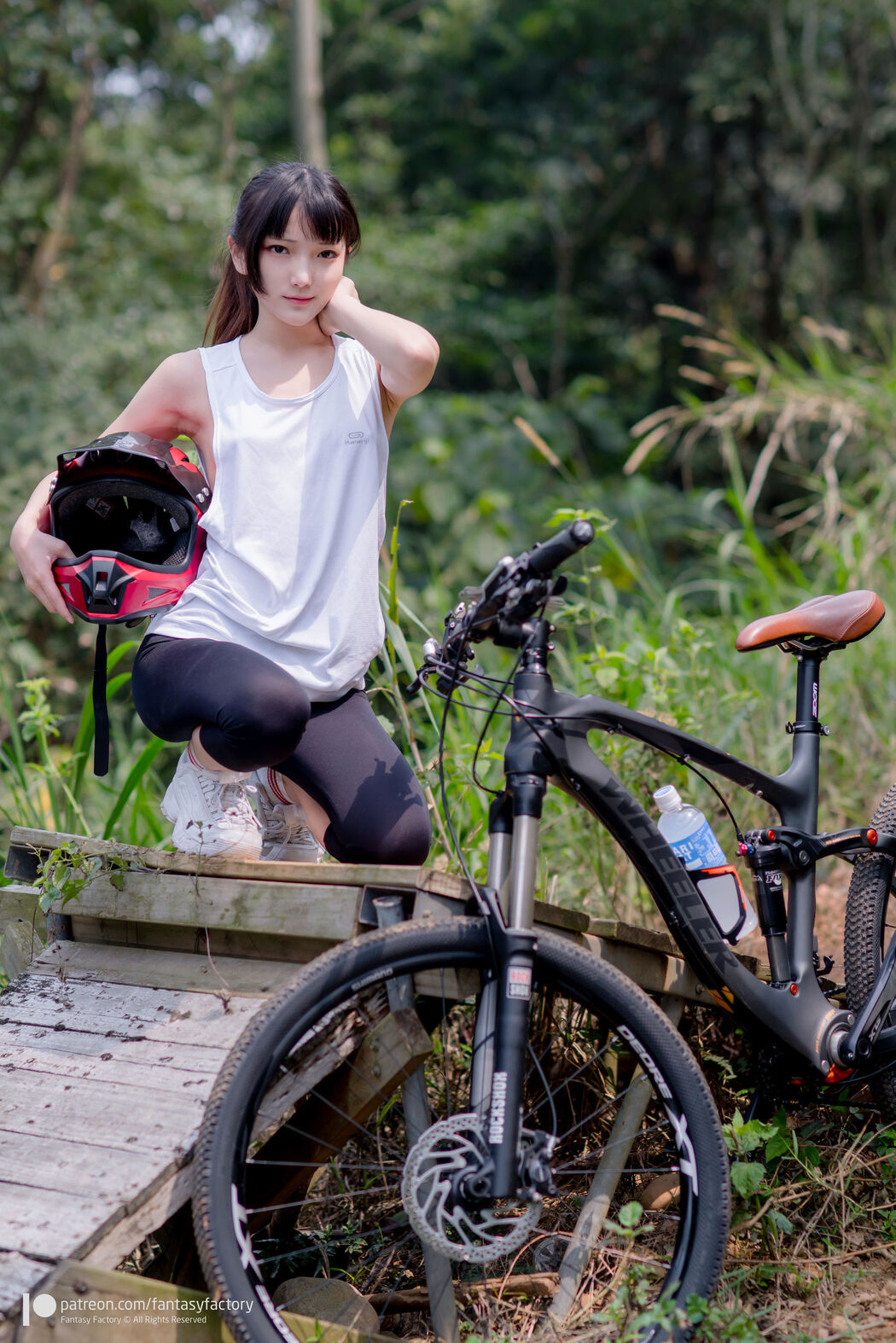 COSER Xiaoding "Bicycle Girl Vinyl Sexy Net Shirt" [Fantasy Factory]