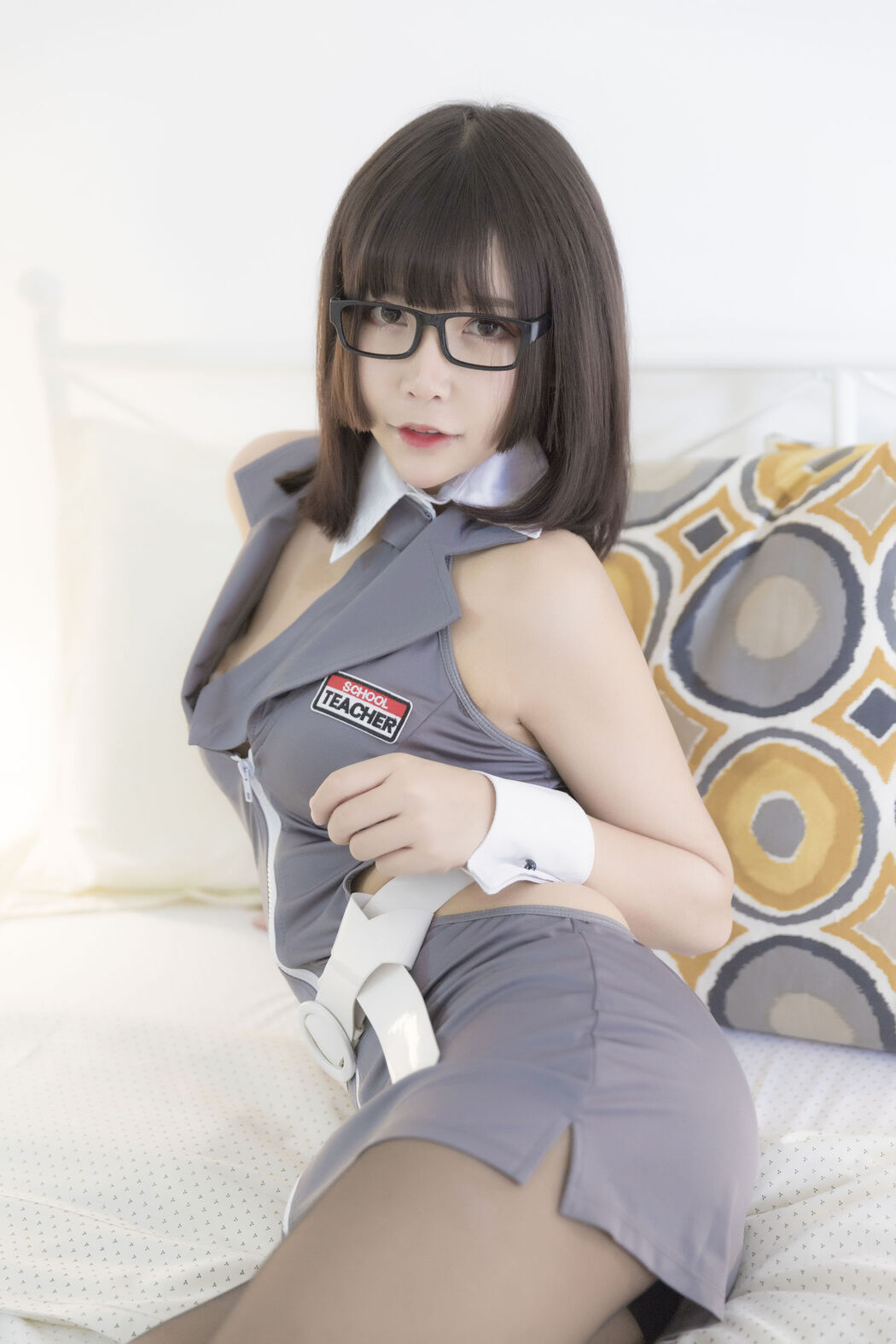[网红美女Coser] Hold Mo Zi aa "Black Silk Uniform"