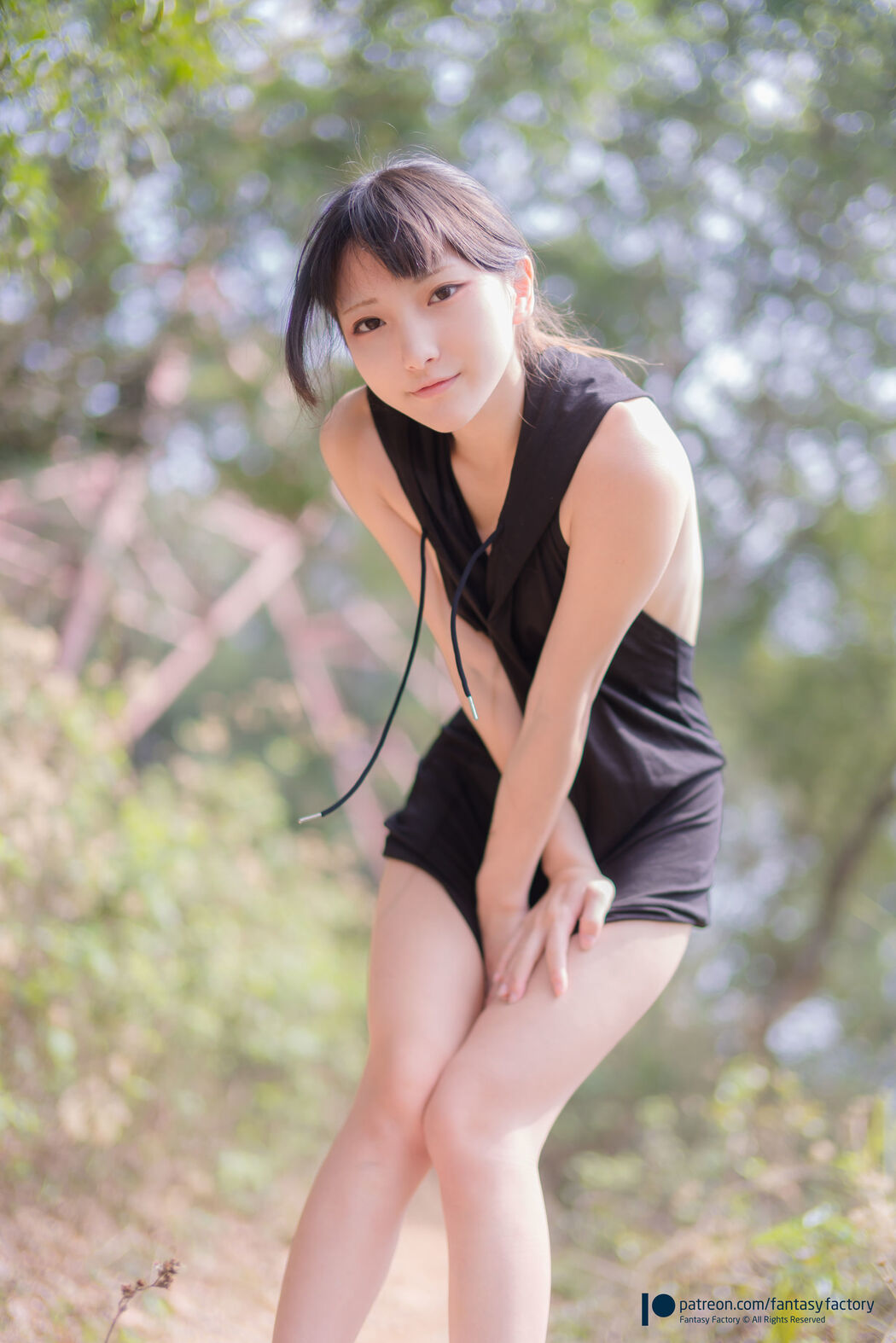 COSER Xiaoding "Bicycle Girl Vinyl Sexy Net Shirt" [Fantasy Factory]